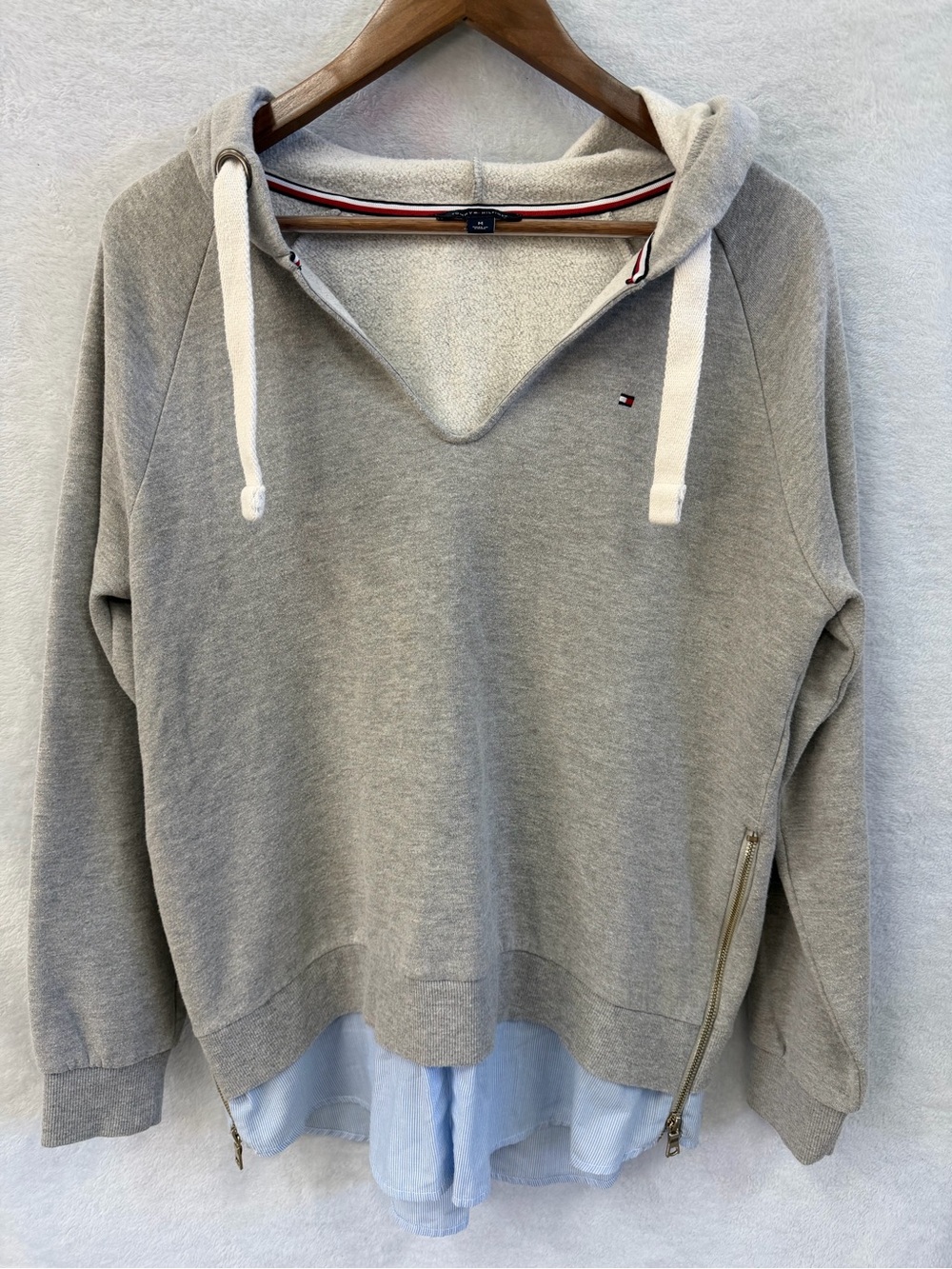 Tommy Hilfiger Women's M Gray Hoodie Layered Striped Shirttail Side Zip V-Neck